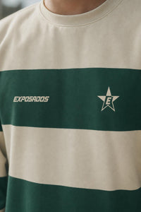 Detalle del pecho con el logo Exposados y la estrella