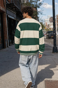 Sudadera Rayas Verdes Exposados: modelo de espalda